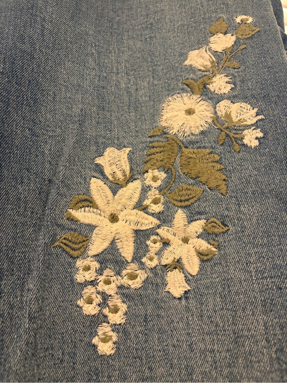 Old Navy Embroidered Women’s Jeans - OG Loose Fit - Picture 3 of 9